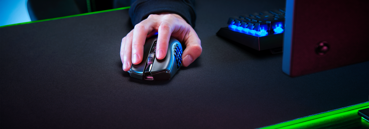 New RAZER Naga V2 Pro with haptics by XeelTech